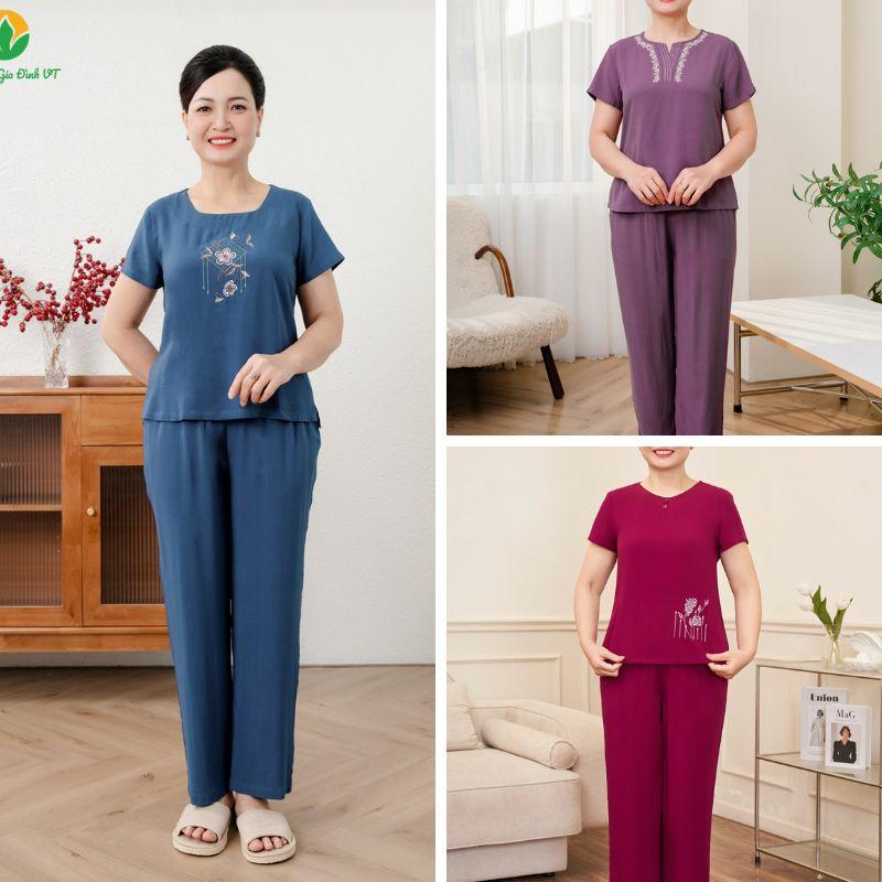 Hinh anh mot phu nu tre dang thu gian mac bo do pijama cotton mau xanh nhat